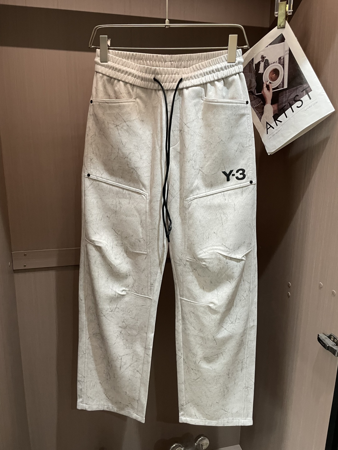 Y-3 2026最新系列男士休闲裤！采用客供弹力柔棉材质，柔软细腻，手感绝佳！品牌格调一览无余！极简主义