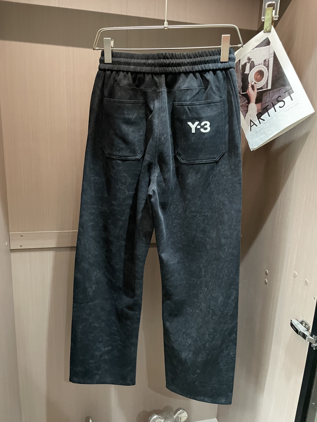 Y-3 2026最新系列男士休闲裤！采用客供弹力柔棉材质，柔软细腻，手感绝佳！品牌格调一览无余！极简主义