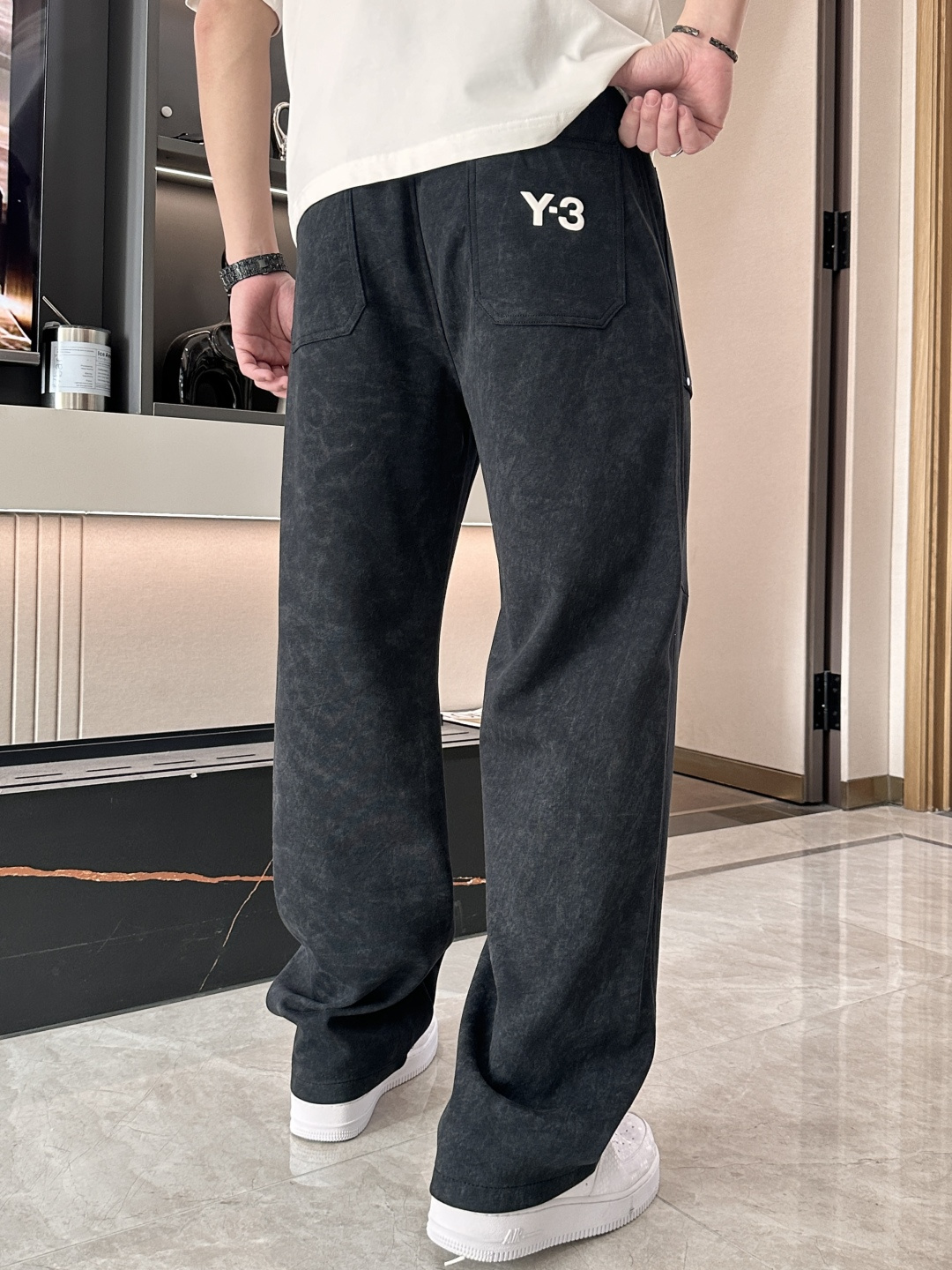 Y-3 2026最新系列男士休闲裤！采用客供弹力柔棉材质，柔软细腻，手感绝佳！品牌格调一览无余！极简主义