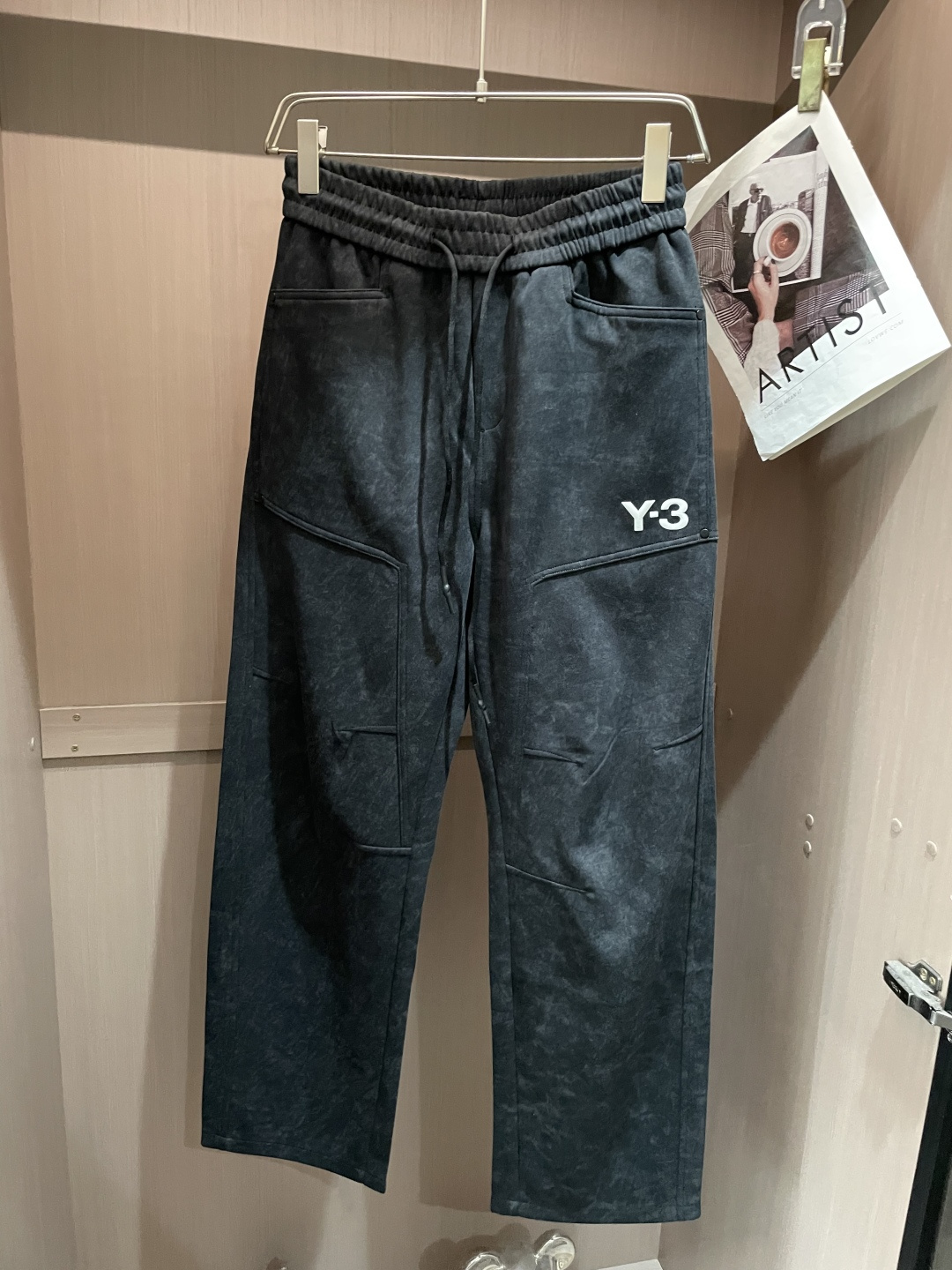 Y-3 2026最新系列男士休闲裤！采用客供弹力柔棉材质，柔软细腻，手感绝佳！品牌格调一览无余！极简主义