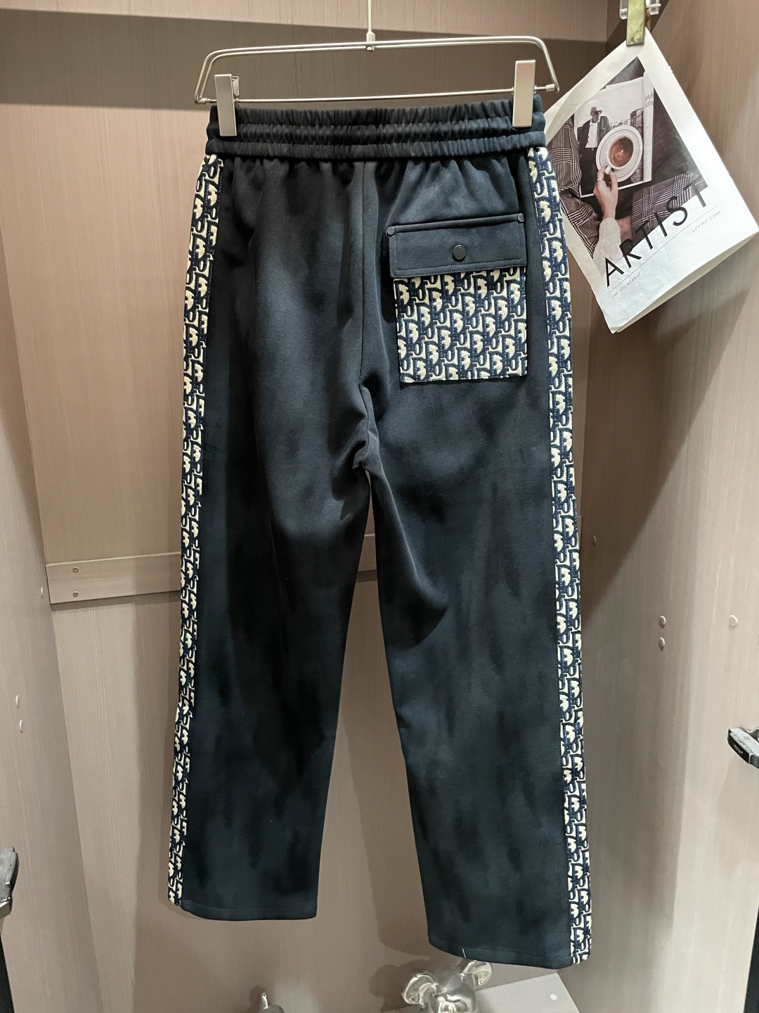 Dior 2026最新系列男士休闲裤！采用客供弹力柔棉材质，柔软细腻，手感绝佳！品牌格调一览无余！极简主