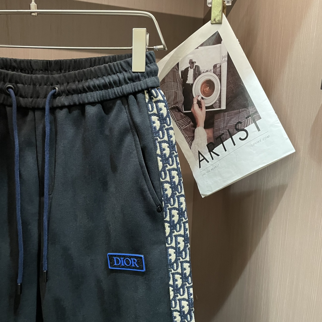 Dior 2026最新系列男士休闲裤！采用客供弹力柔棉材质，柔软细腻，手感绝佳！品牌格调一览无余！极简主