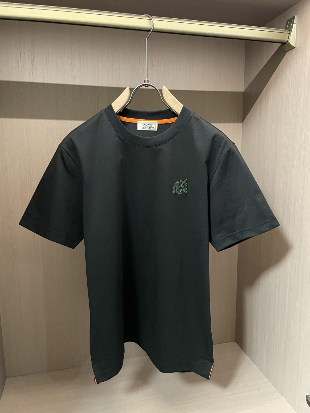 2026ss 夏季新款 H家男士 圆领T恤短袖胸前H家最新图案 采用新工艺 高周波工艺！以经典H家丝线勾