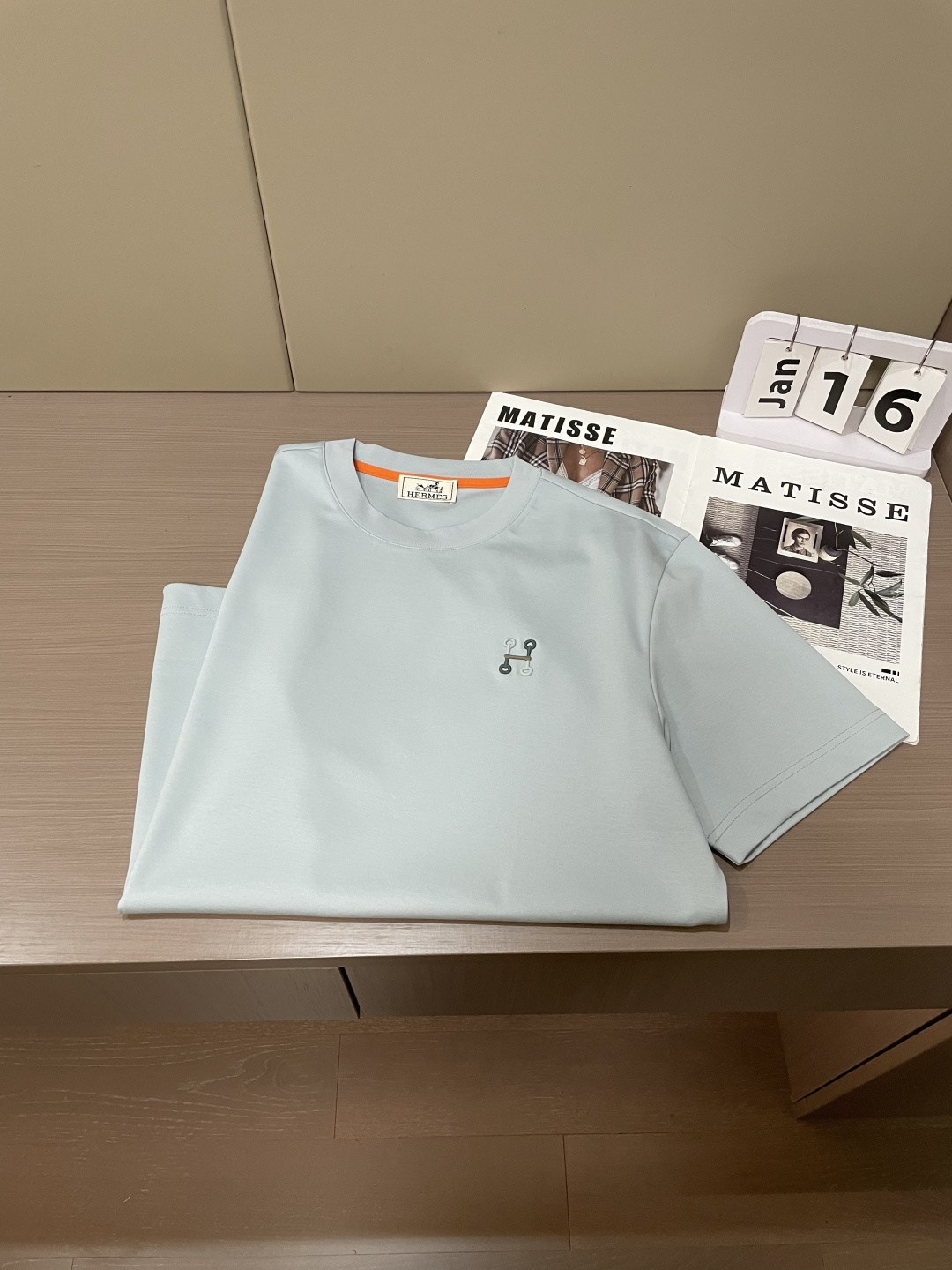 2026ss 夏季新款  男士圆领短袖T恤衫。独特新颖的H家标志 具有一定的艺术感和设计感。低调又彰显身