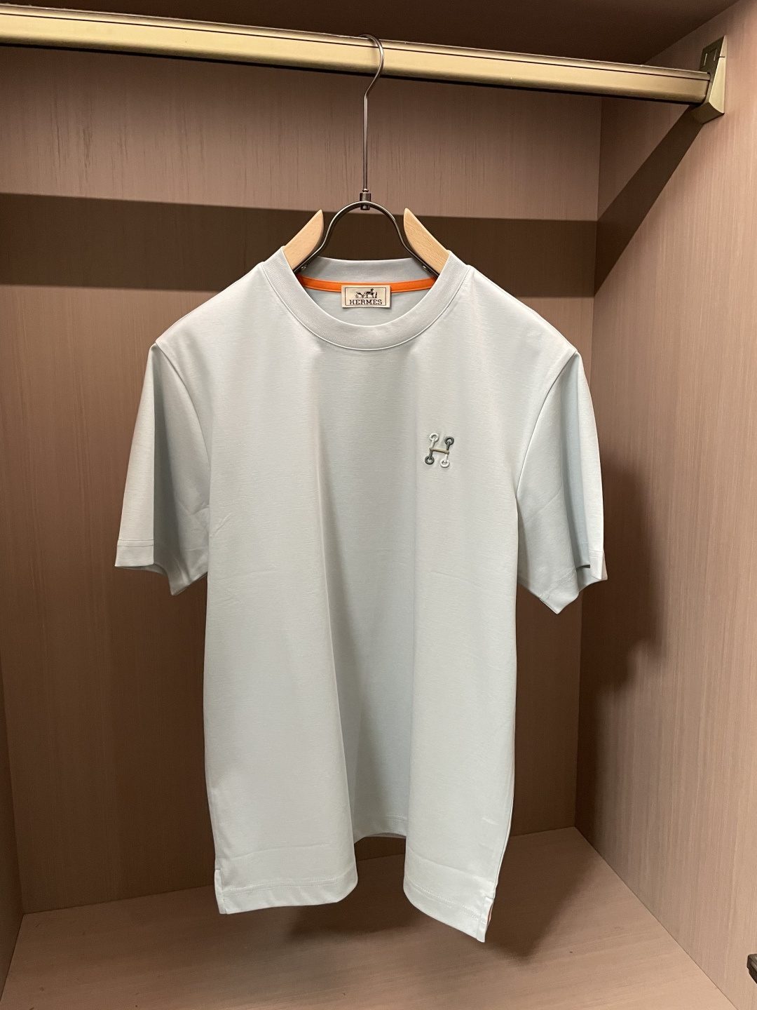 2026ss 夏季新款  男士圆领短袖T恤衫。独特新颖的H家标志 具有一定的艺术感和设计感。低调又彰显身