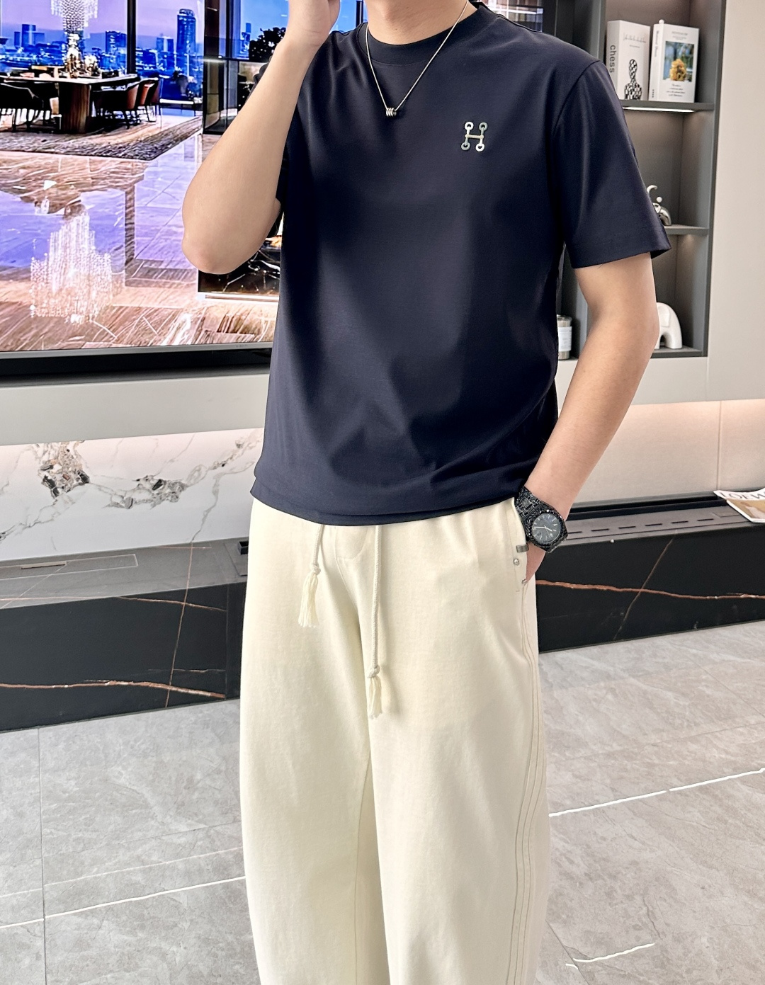 2026ss 夏季新款  男士圆领短袖T恤衫。独特新颖的H家标志 具有一定的艺术感和设计感。低调又彰显身