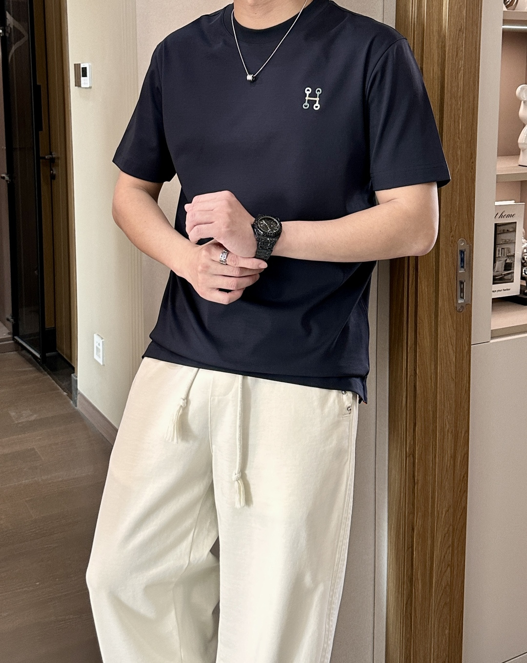 2026ss 夏季新款  男士圆领短袖T恤衫。独特新颖的H家标志 具有一定的艺术感和设计感。低调又彰显身