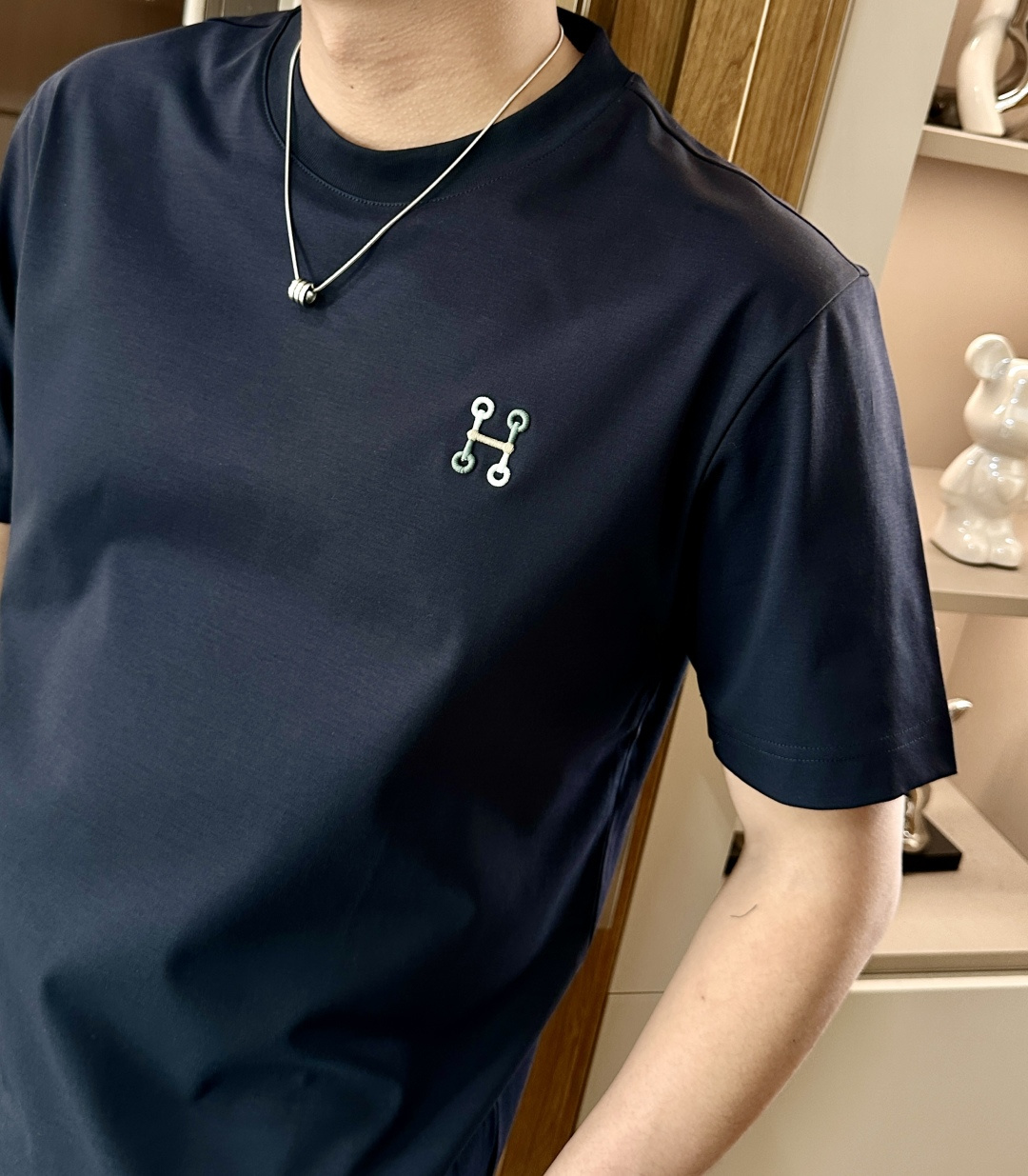 2026ss 夏季新款  男士圆领短袖T恤衫。独特新颖的H家标志 具有一定的艺术感和设计感。低调又彰显身