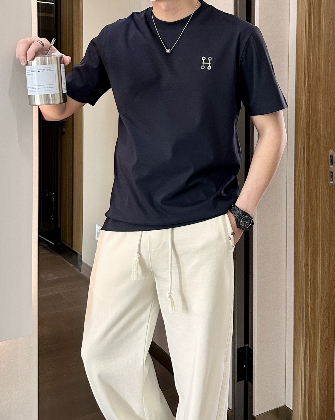 2026ss 夏季新款  男士圆领短袖T恤衫。独特新颖的H家标志 具有一定的艺术感和设计感。低调又彰显身