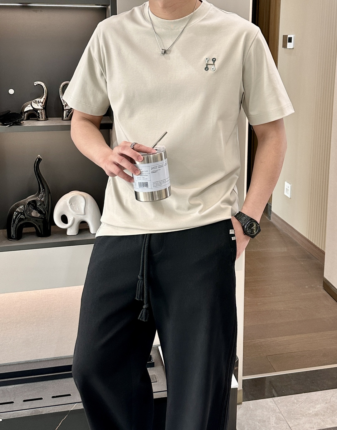 2026ss 夏季新款  男士圆领短袖T恤衫。独特新颖的H家标志 具有一定的艺术感和设计感。低调又彰显身