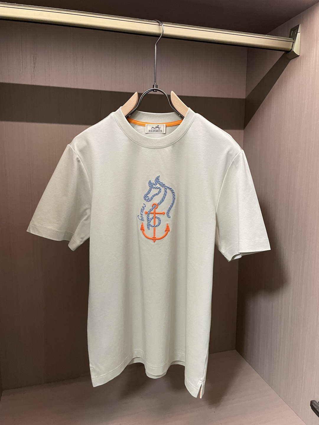 2026春夏新款Herm*s骏马头T恤，把马术精神的优雅织进日常，定制60支双股丝光棉，自带绸缎般光泽，