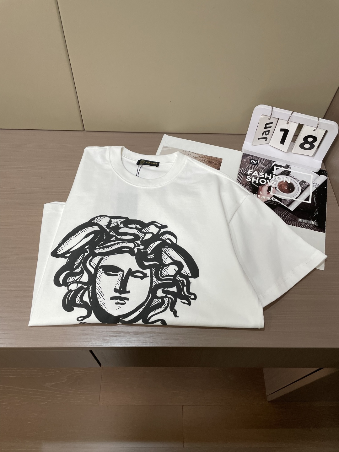 范思 哲 官网同款 官网同款 官网同款⚠️重磅推荐！2026ss夏装新品 专柜在售 最新系列图案logo