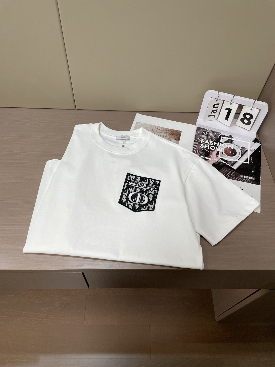 D奥 官网同款 官网同款 官网同款⚠️重磅推荐！2026ss夏装新品 专柜在售 最新系列图案logo短袖