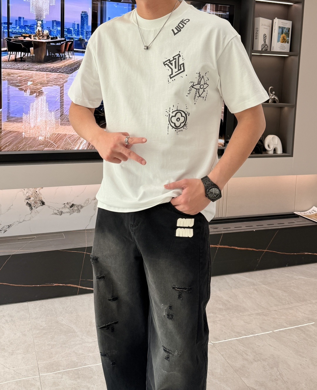 L v 官网同款 官网同款 官网同款⚠️重磅推荐！2026ss夏装新品 专柜在售 最新系列图案logo短