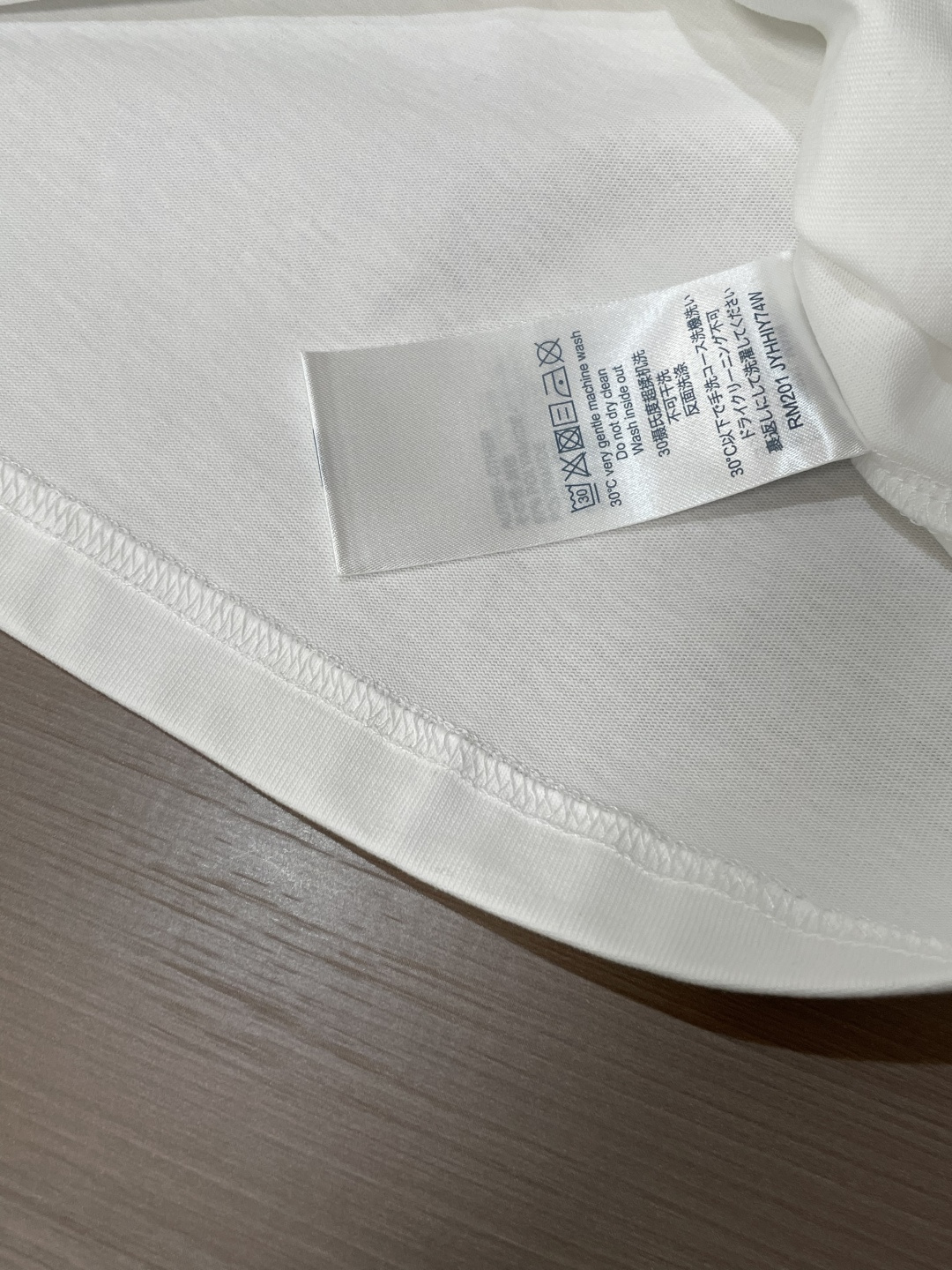 L v 官网同款 官网同款 官网同款⚠️重磅推荐！2026ss夏装新品 专柜在售 最新系列图案logo短