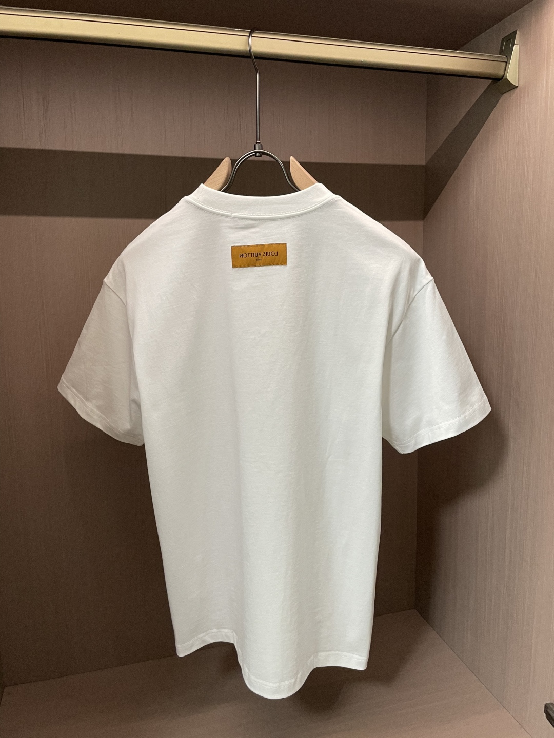 L v 官网同款 官网同款 官网同款⚠️重磅推荐！2026ss夏装新品 专柜在售 最新系列图案logo短