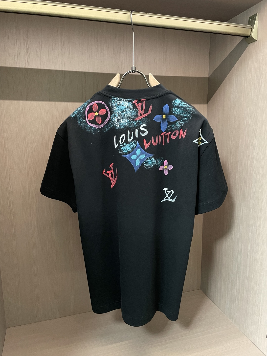 驴家 2026春夏新款首发专柜最新款短袖圆领T恤 高端订制 设计前卫时尚！品牌logo重工艺设计 高端定