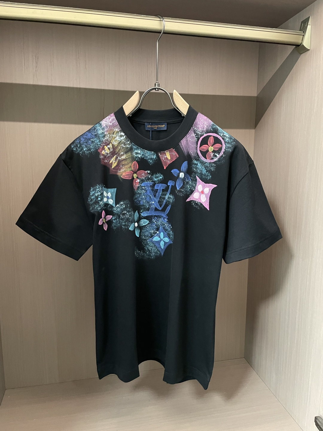 驴家 2026春夏新款首发专柜最新款短袖圆领T恤 高端订制 设计前卫时尚！品牌logo重工艺设计 高端定