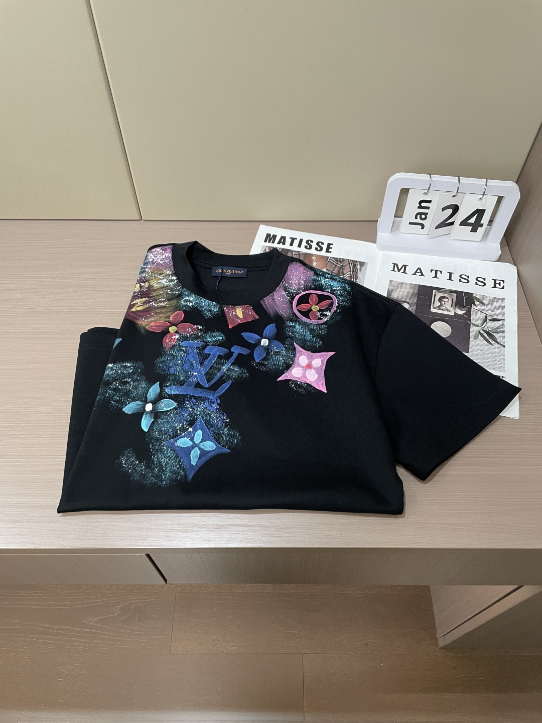 驴家 2026春夏新款首发专柜最新款短袖圆领T恤 高端订制 设计前卫时尚！品牌logo重工艺设计 高端定