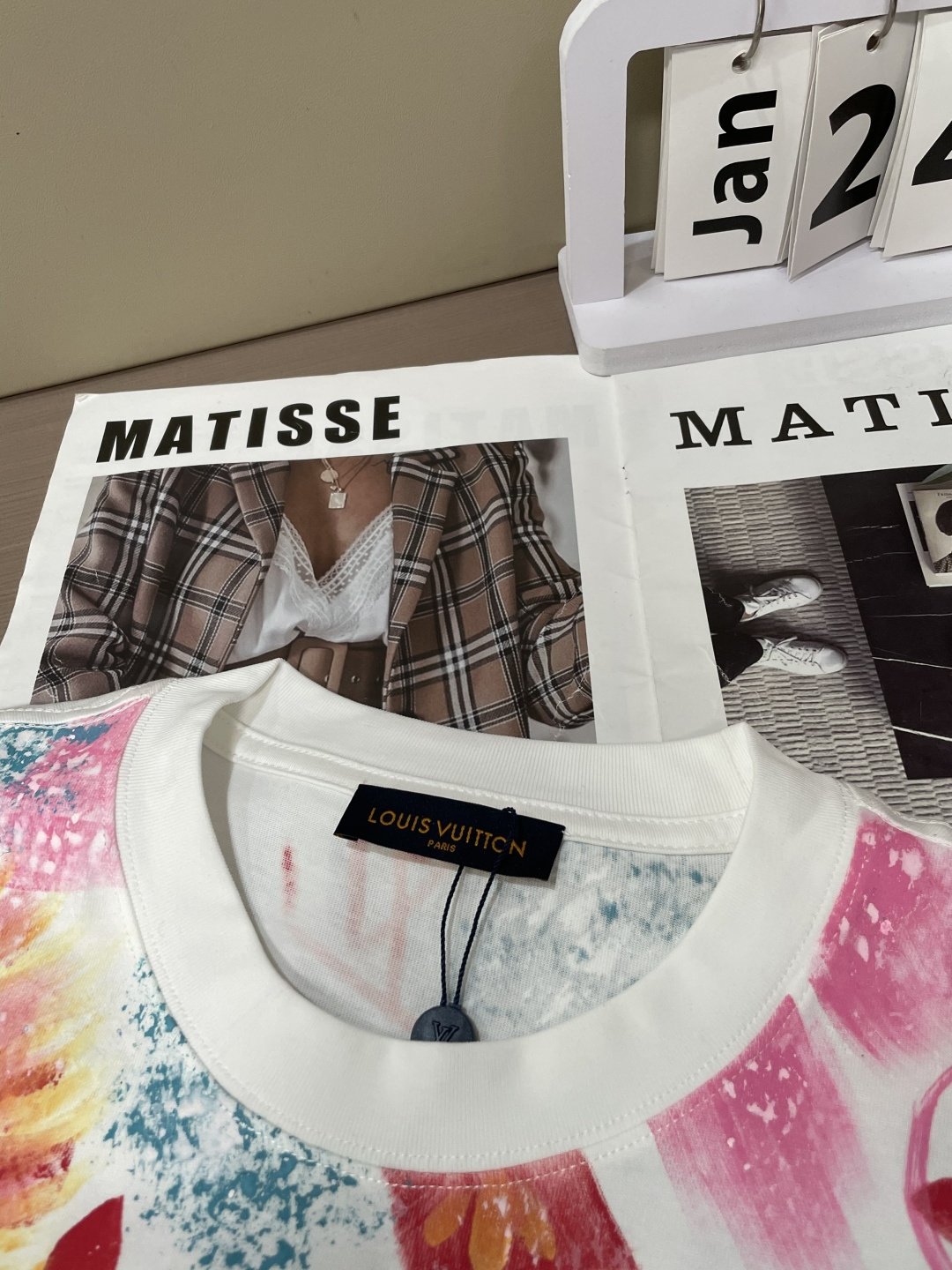 驴家 2026春夏新款首发专柜最新款短袖圆领T恤 高端订制 设计前卫时尚！品牌logo重工艺设计 高端定