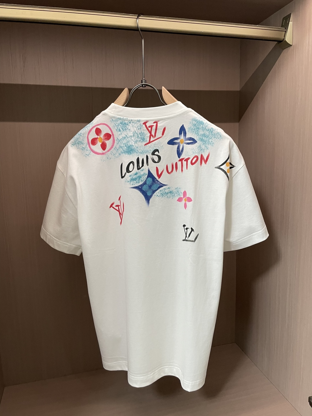 驴家 2026春夏新款首发专柜最新款短袖圆领T恤 高端订制 设计前卫时尚！品牌logo重工艺设计 高端定