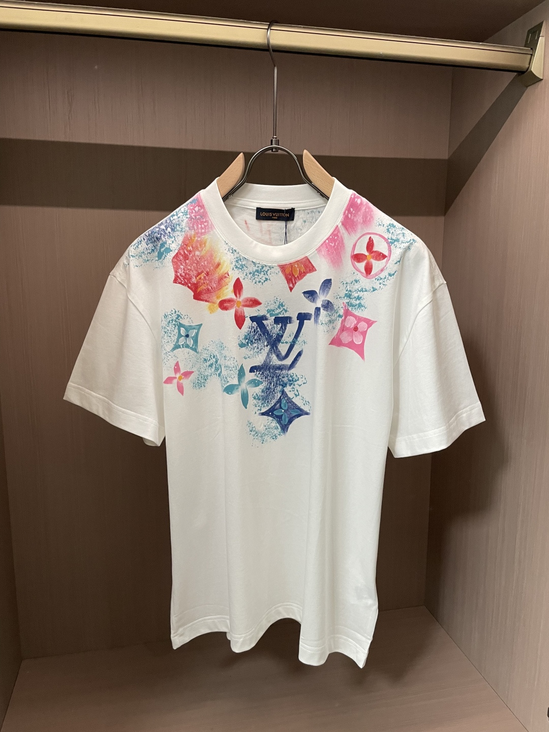 驴家 2026春夏新款首发专柜最新款短袖圆领T恤 高端订制 设计前卫时尚！品牌logo重工艺设计 高端定