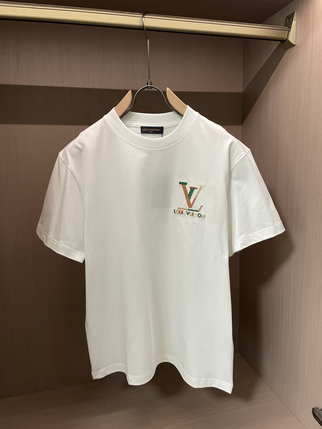 驴家 2026春夏新款首发专柜最新款短袖圆领T恤 高端订制 设计前卫时尚！品牌logo重工艺设计 高端定