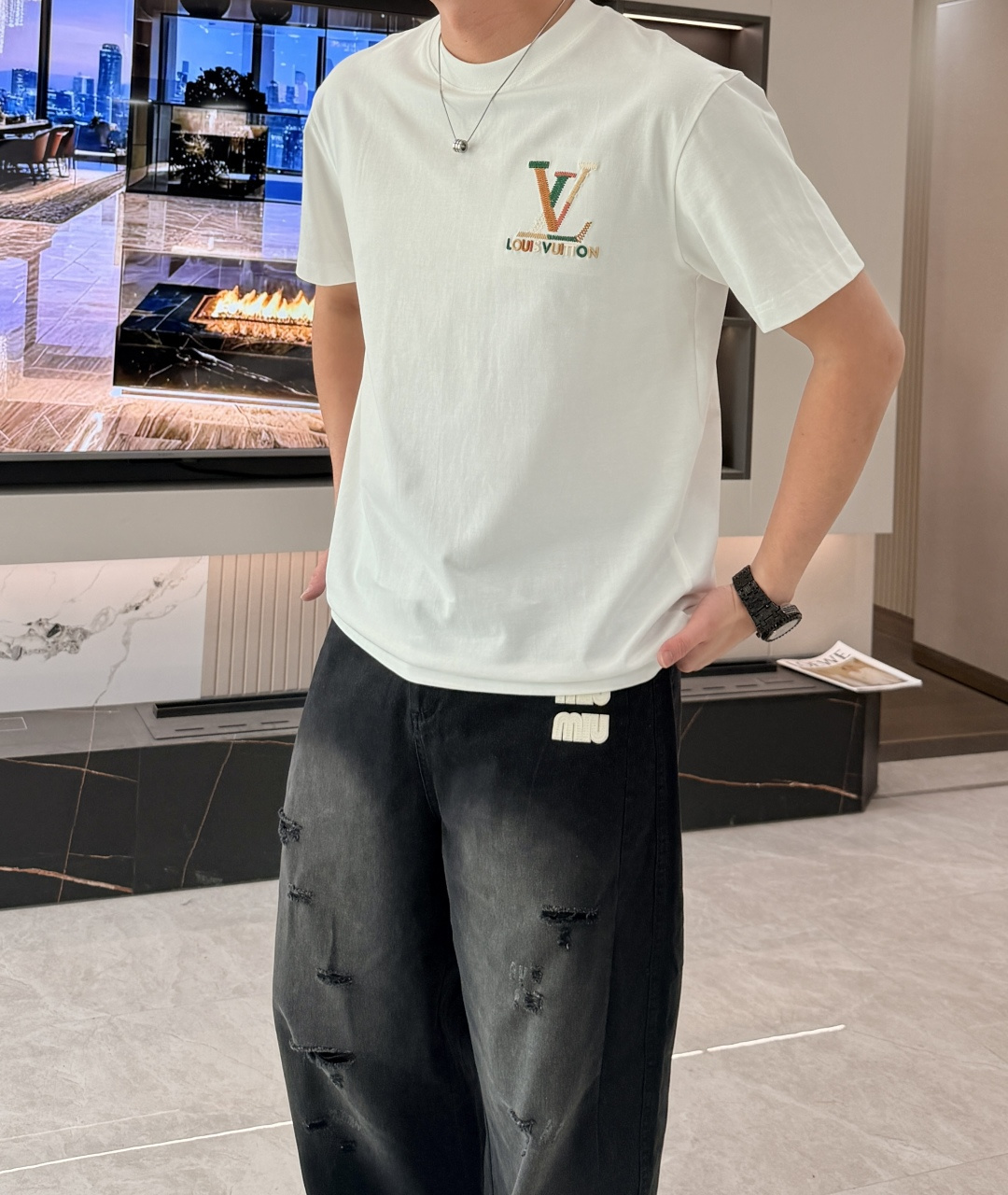 驴家 2026春夏新款首发专柜最新款短袖圆领T恤 高端订制 设计前卫时尚！品牌logo重工艺设计 高端定