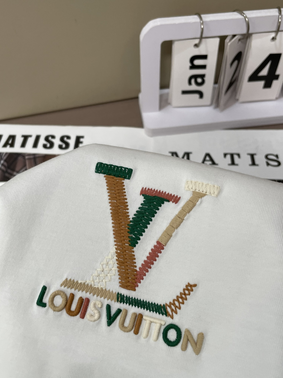 驴家 2026春夏新款首发专柜最新款短袖圆领T恤 高端订制 设计前卫时尚！品牌logo重工艺设计 高端定