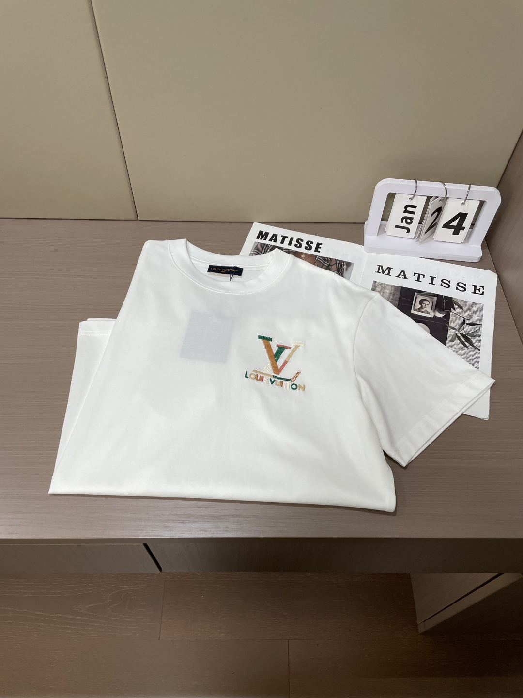 驴家 2026春夏新款首发专柜最新款短袖圆领T恤 高端订制 设计前卫时尚！品牌logo重工艺设计 高端定