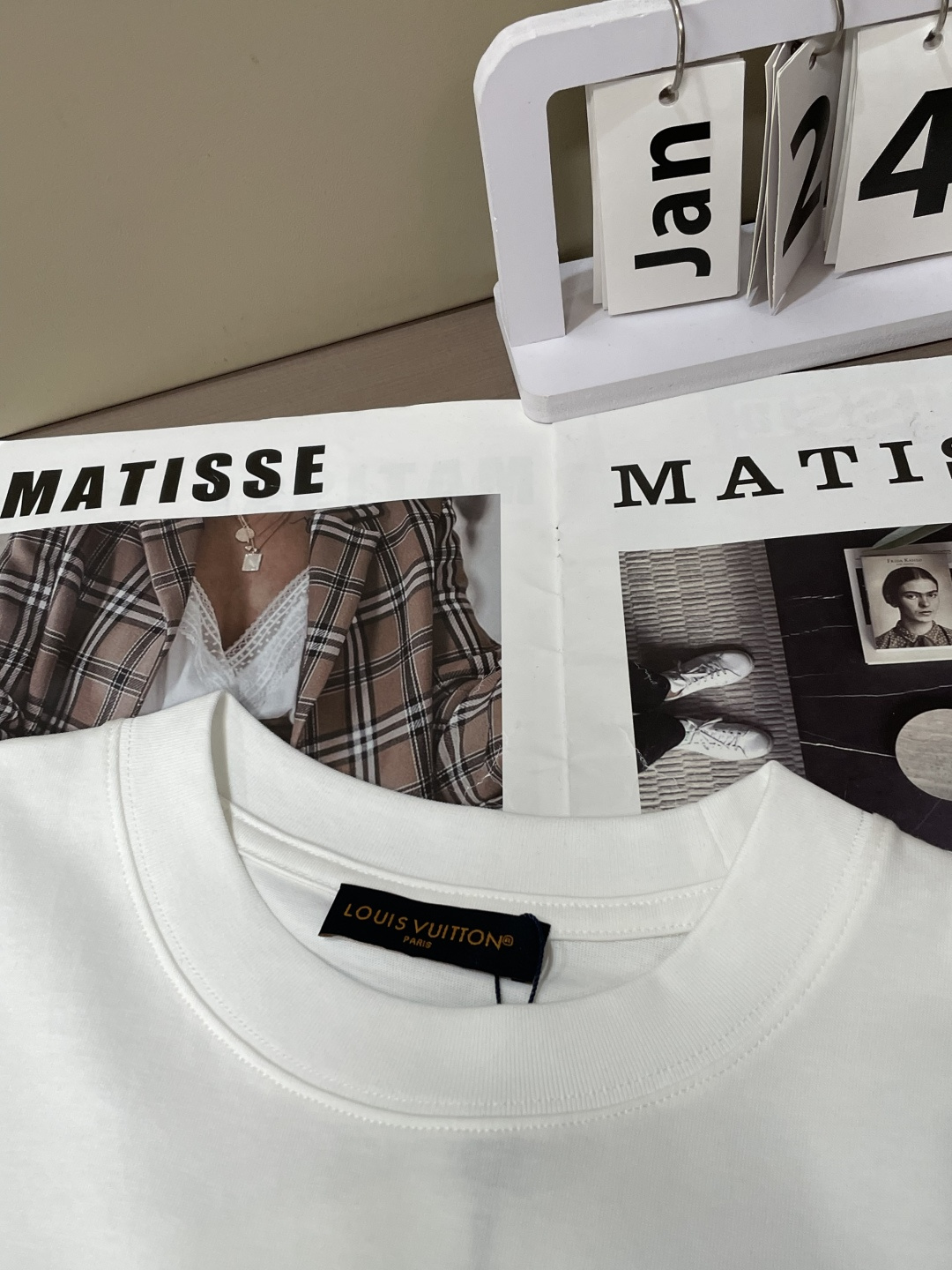 驴家 2026春夏新款首发专柜最新款短袖圆领T恤 高端订制 设计前卫时尚！品牌logo重工艺设计 高端定