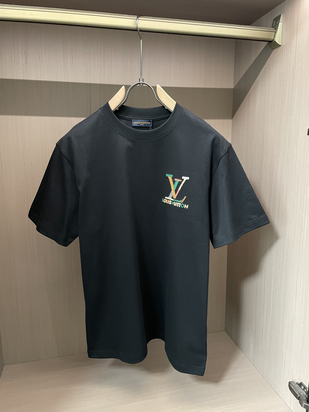 驴家 2026春夏新款首发专柜最新款短袖圆领T恤 高端订制 设计前卫时尚！品牌logo重工艺设计 高端定