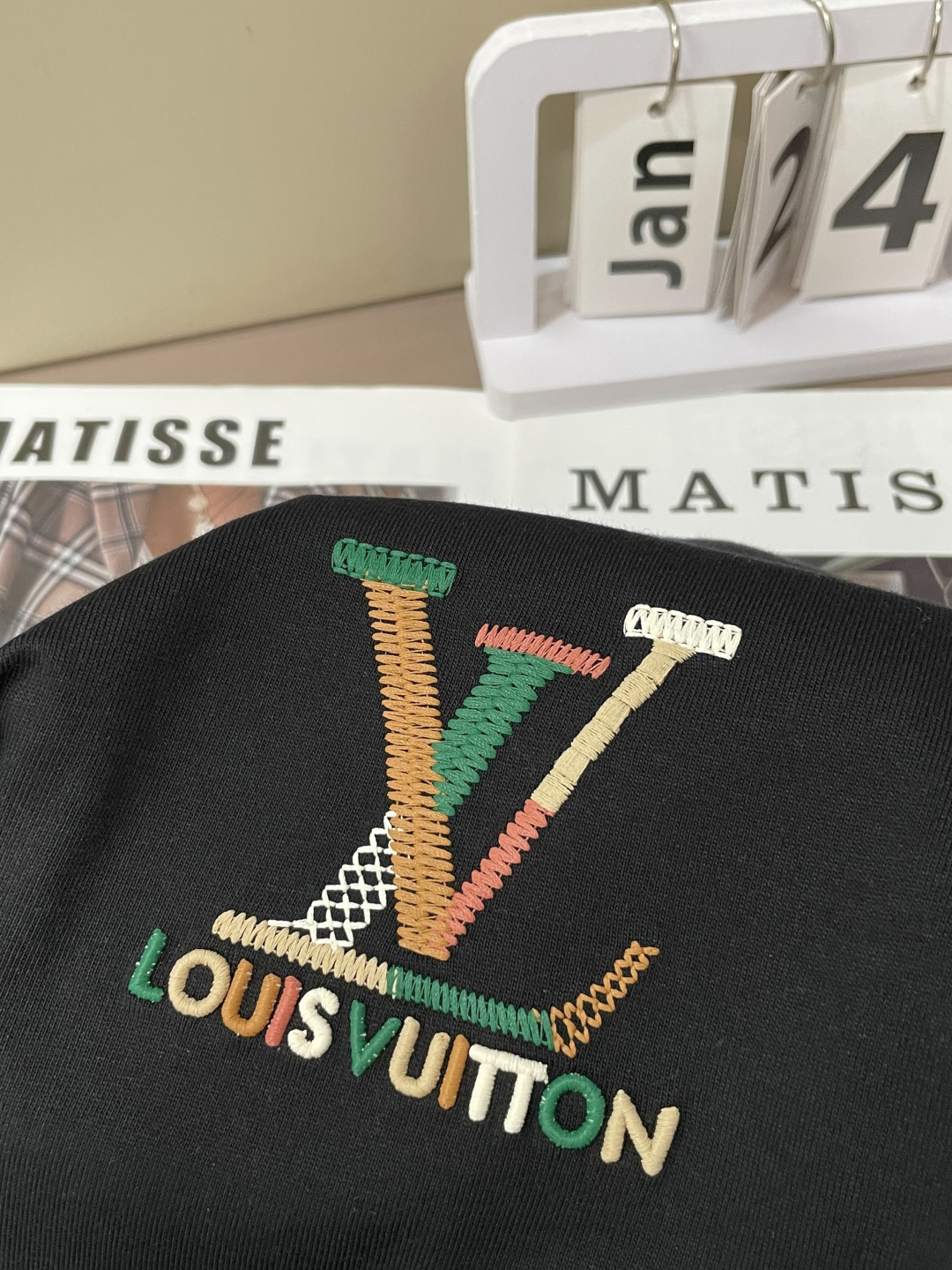 驴家 2026春夏新款首发专柜最新款短袖圆领T恤 高端订制 设计前卫时尚！品牌logo重工艺设计 高端定