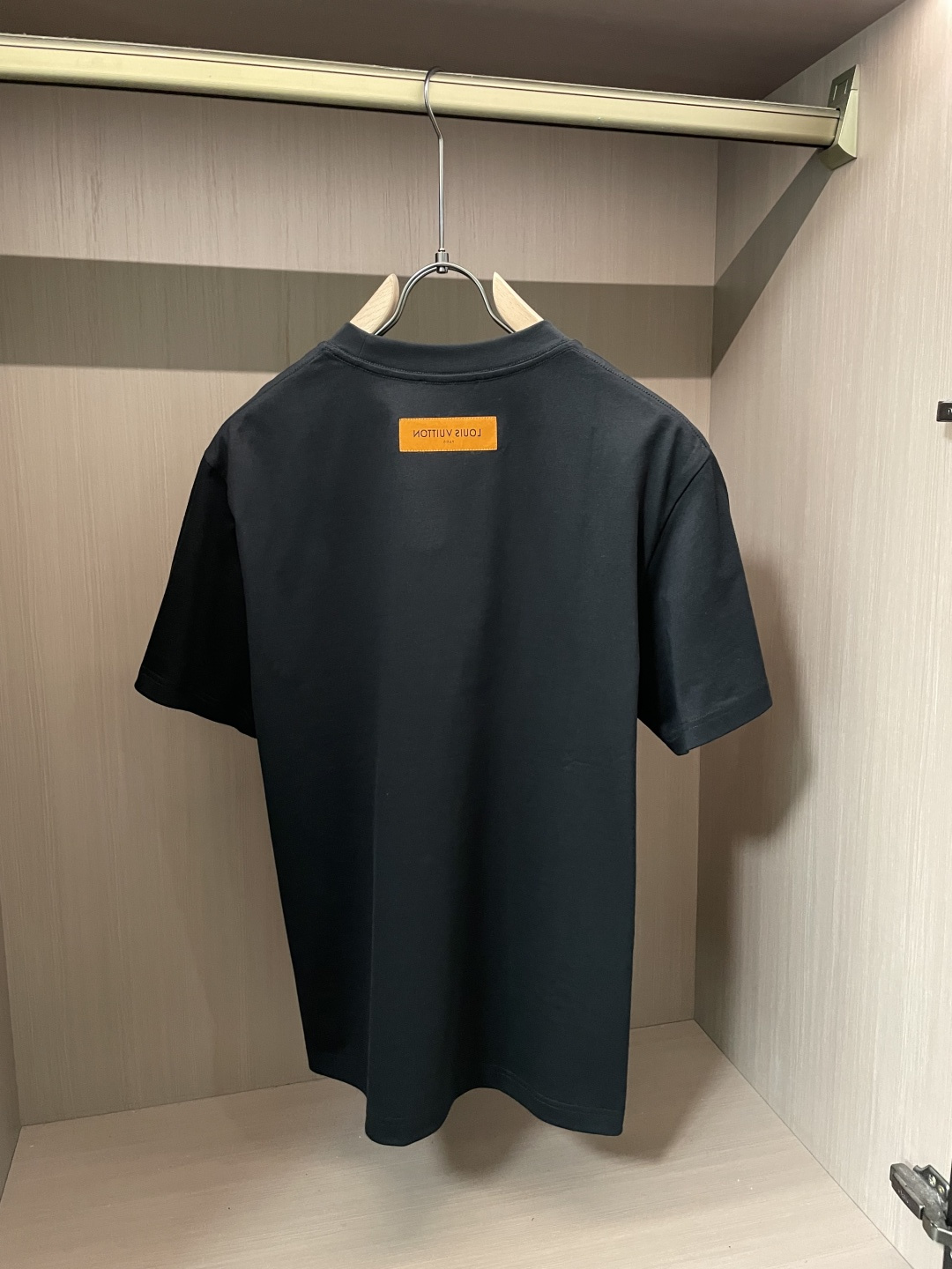 驴家 2026春夏新款首发专柜最新款短袖圆领T恤 高端订制 设计前卫时尚！品牌logo重工艺设计 高端定