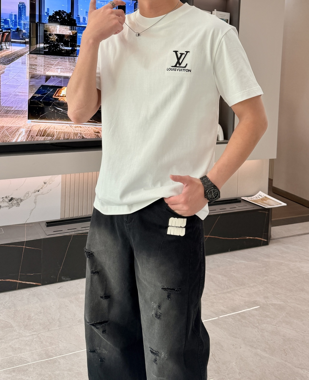 驴家 2026春夏新款首发专柜最新款短袖圆领T恤 高端订制 设计前卫时尚！品牌logo重工艺设计 高端定