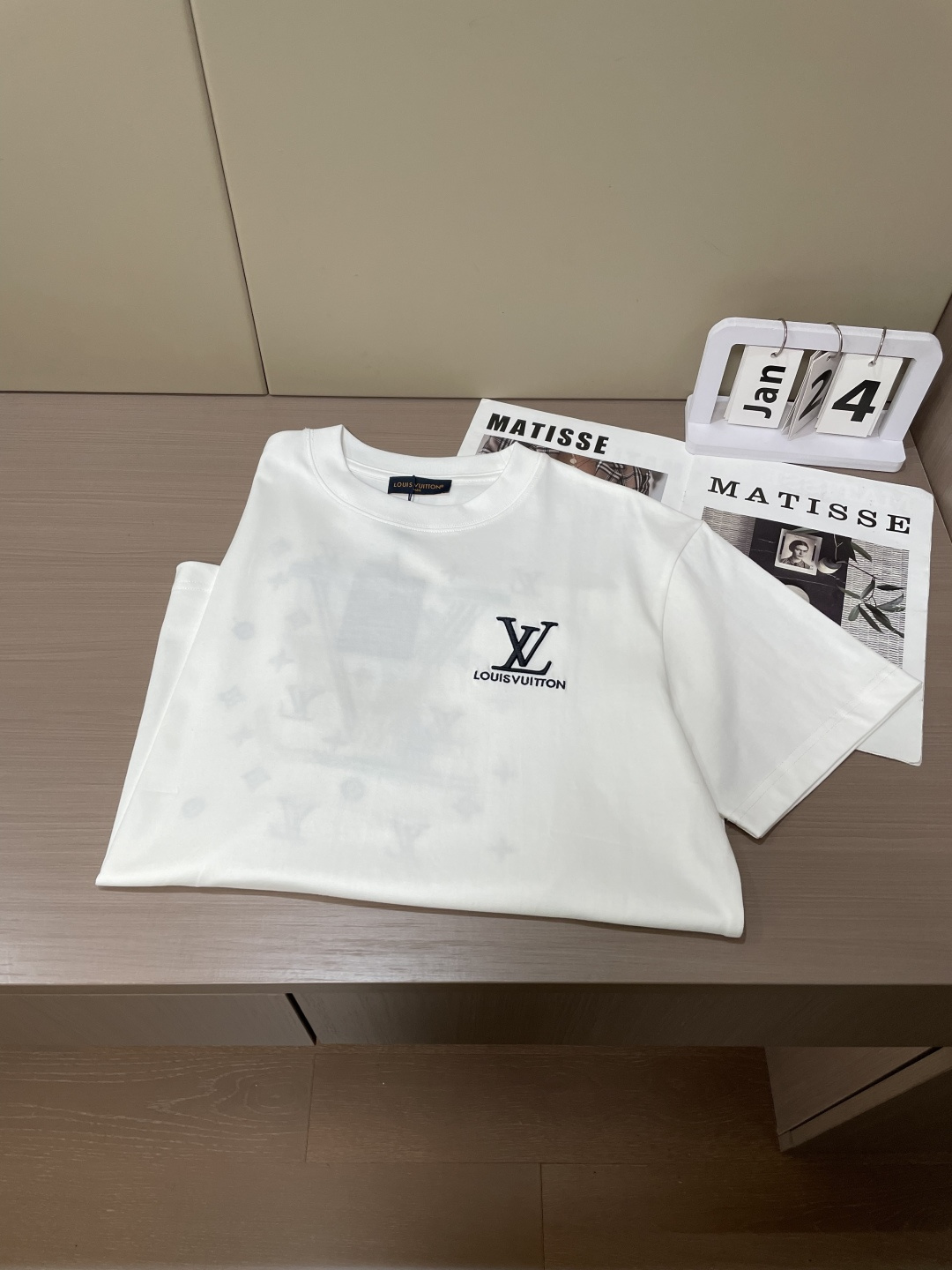 驴家 2026春夏新款首发专柜最新款短袖圆领T恤 高端订制 设计前卫时尚！品牌logo重工艺设计 高端定