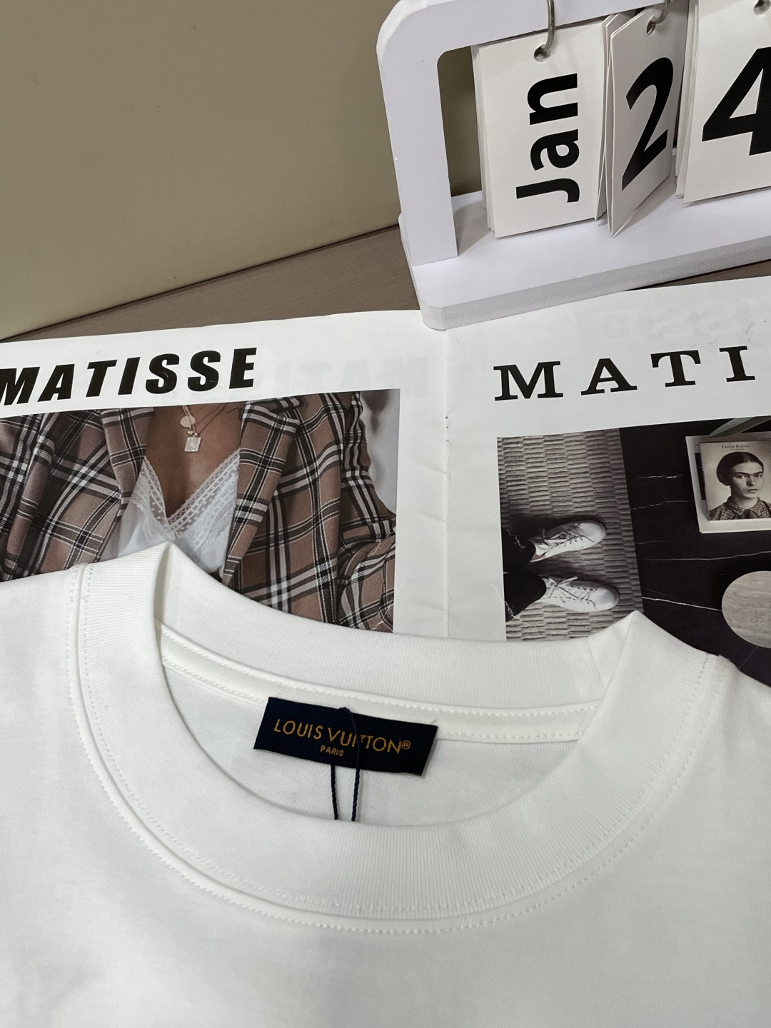 驴家 2026春夏新款首发专柜最新款短袖圆领T恤 高端订制 设计前卫时尚！品牌logo重工艺设计 高端定