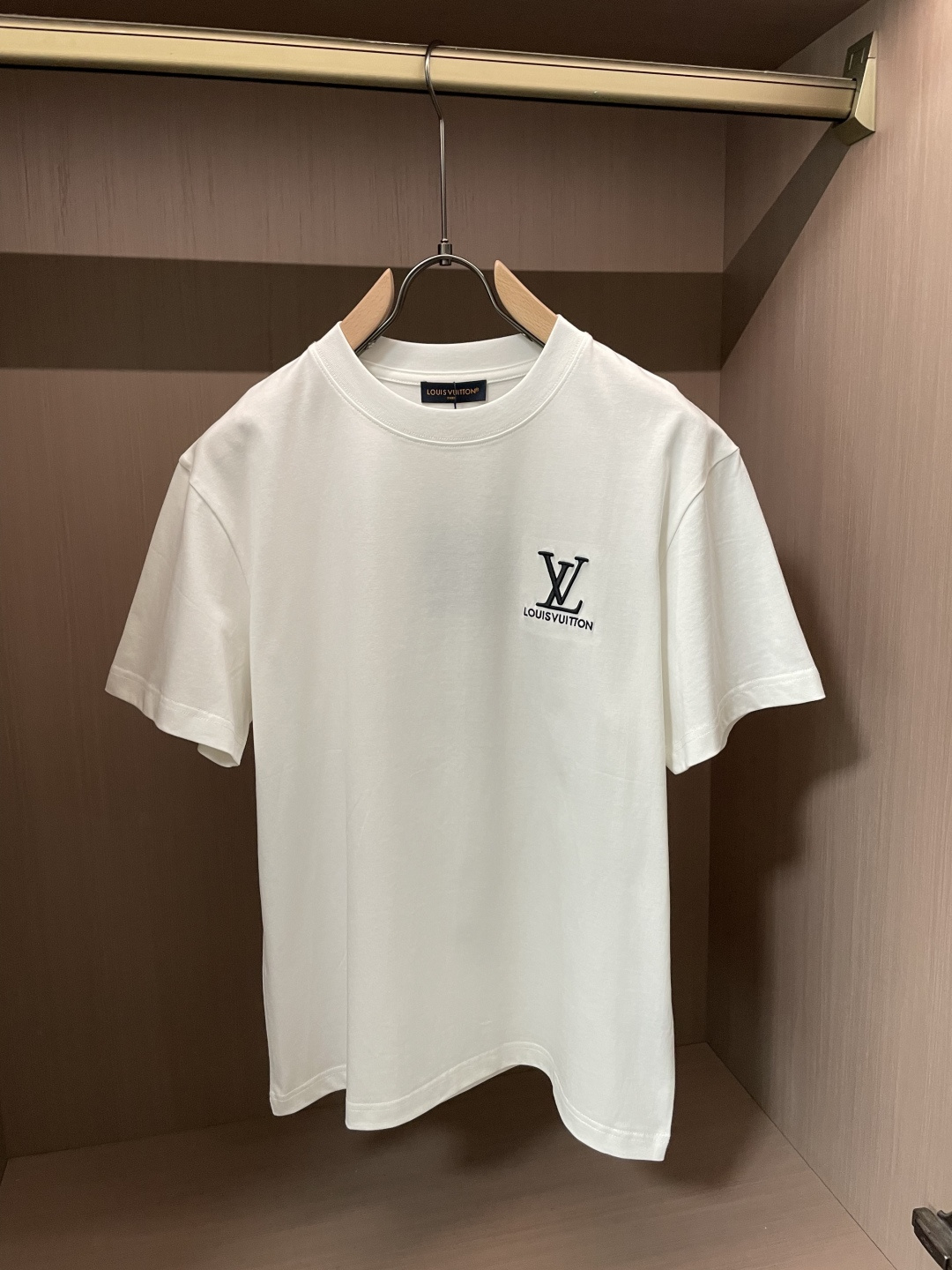 驴家 2026春夏新款首发专柜最新款短袖圆领T恤 高端订制 设计前卫时尚！品牌logo重工艺设计 高端定