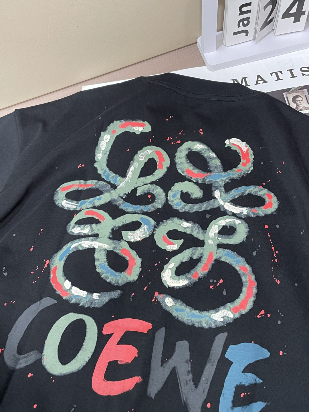 Loewe 2026春夏新款首发专柜最新款短袖圆领T恤 高端订制 设计前卫时尚！品牌logo重工艺设计 