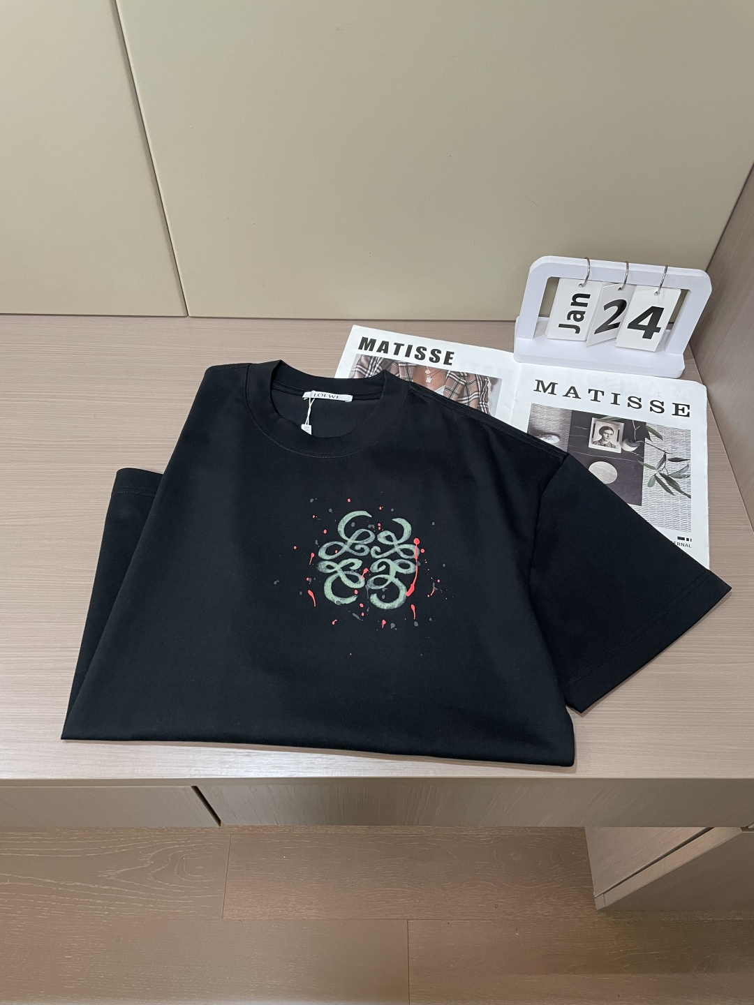 Loewe 2026春夏新款首发专柜最新款短袖圆领T恤 高端订制 设计前卫时尚！品牌logo重工艺设计 