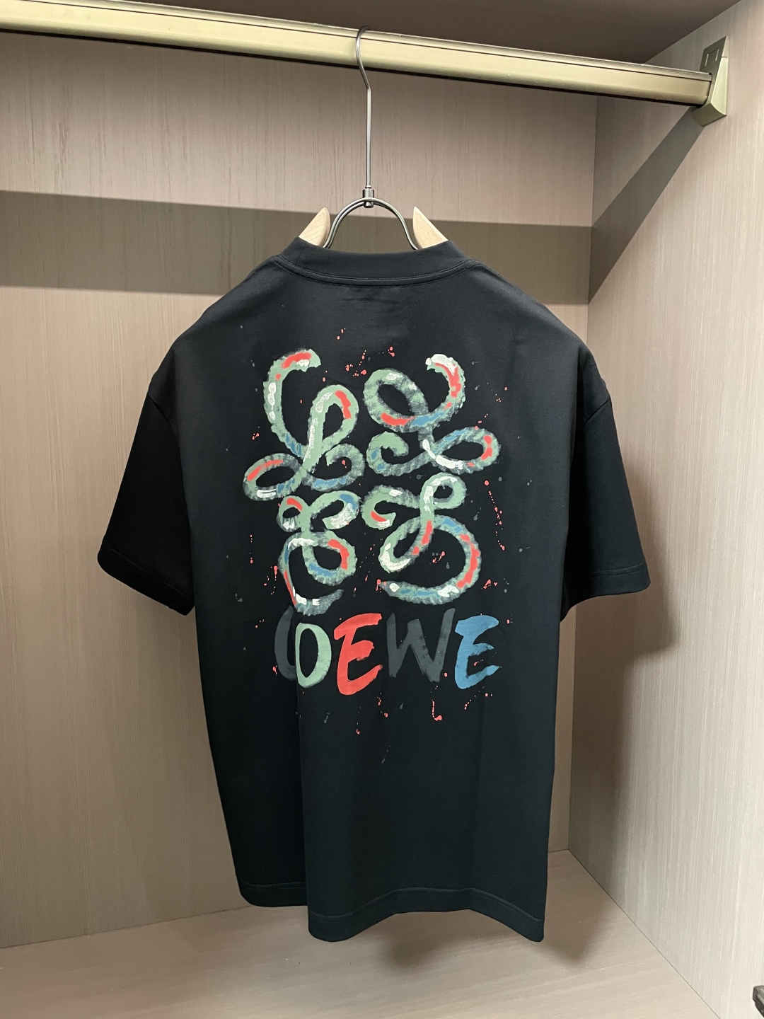 Loewe 2026春夏新款首发专柜最新款短袖圆领T恤 高端订制 设计前卫时尚！品牌logo重工艺设计 