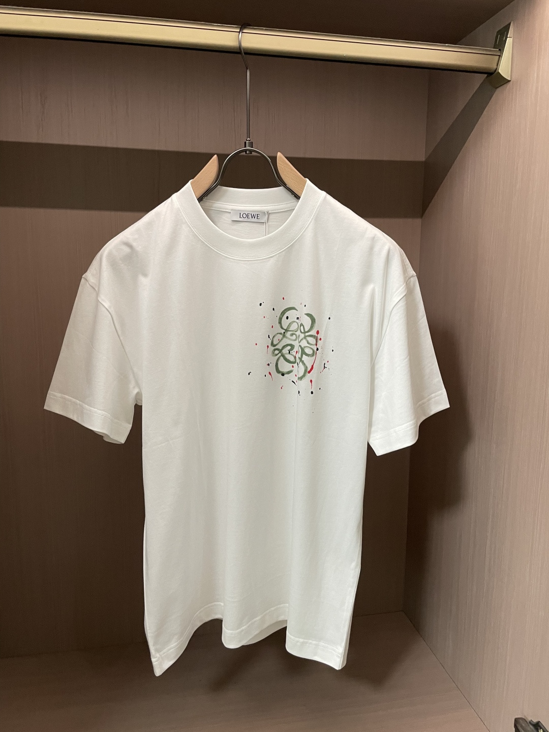 Loewe 2026春夏新款首发专柜最新款短袖圆领T恤 高端订制 设计前卫时尚！品牌logo重工艺设计 