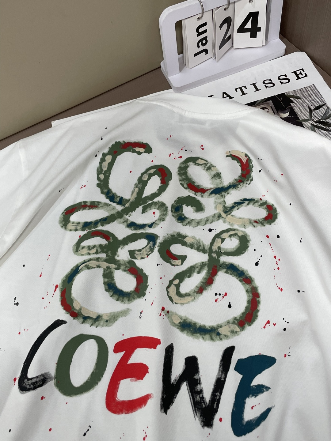 Loewe 2026春夏新款首发专柜最新款短袖圆领T恤 高端订制 设计前卫时尚！品牌logo重工艺设计 