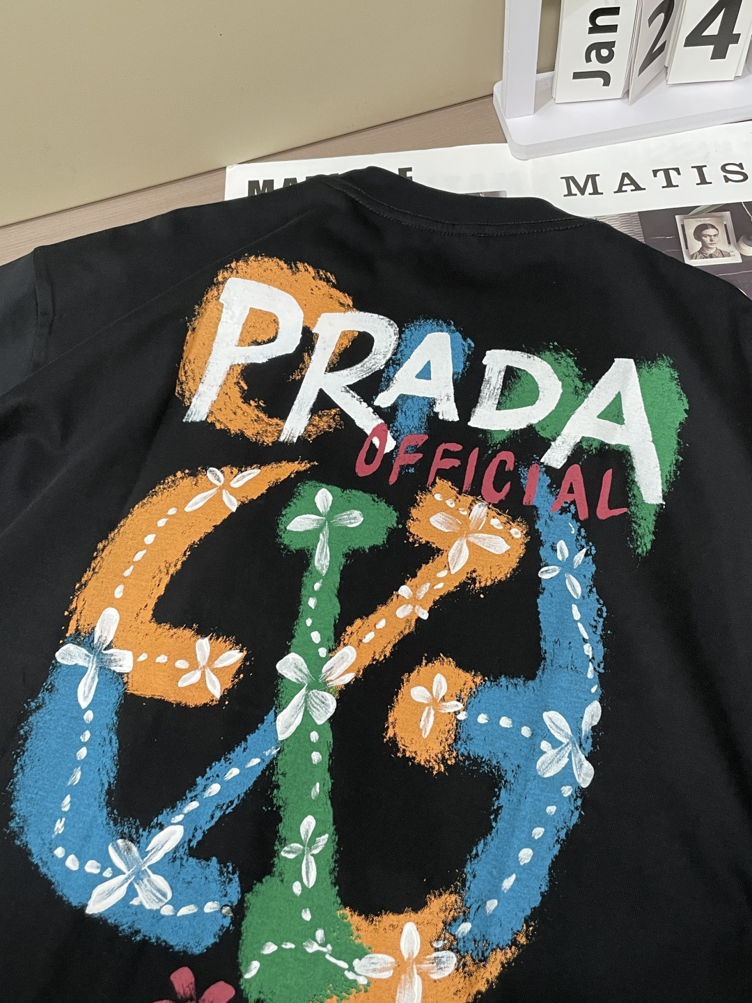 PR 2026春夏新款首发专柜最新款短袖圆领T恤 高端订制 设计前卫时尚！品牌logo重工艺设计 高端定