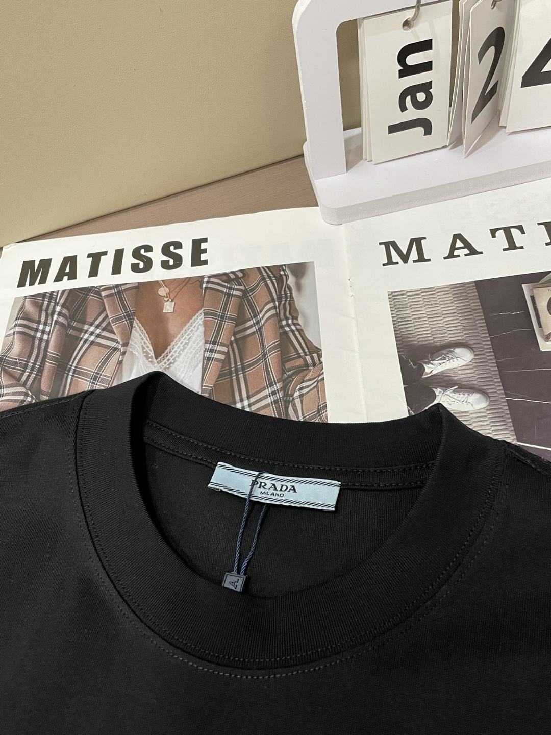 PR 2026春夏新款首发专柜最新款短袖圆领T恤 高端订制 设计前卫时尚！品牌logo重工艺设计 高端定