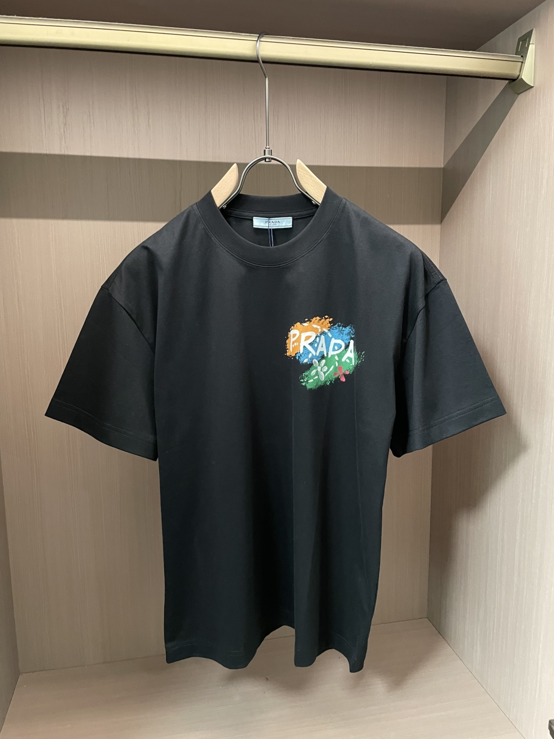 PR 2026春夏新款首发专柜最新款短袖圆领T恤 高端订制 设计前卫时尚！品牌logo重工艺设计 高端定