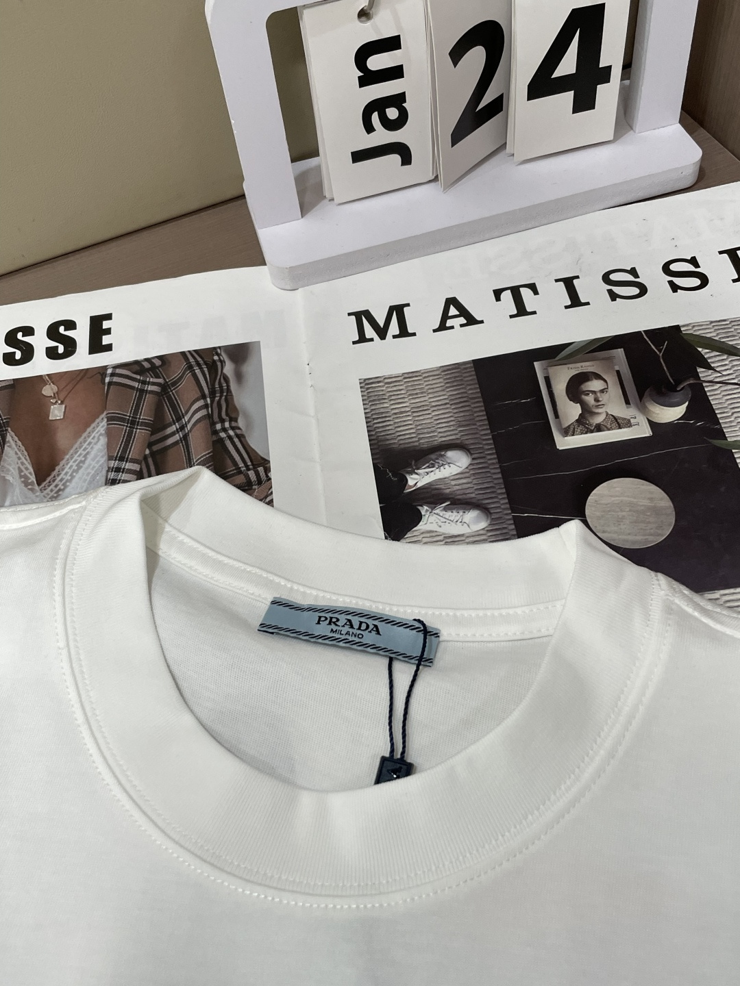 PR 2026春夏新款首发专柜最新款短袖圆领T恤 高端订制 设计前卫时尚！品牌logo重工艺设计 高端定