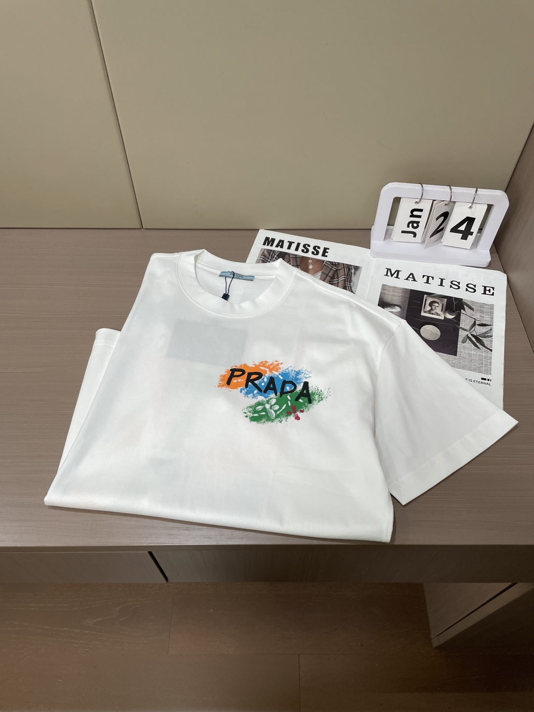 PR 2026春夏新款首发专柜最新款短袖圆领T恤 高端订制 设计前卫时尚！品牌logo重工艺设计 高端定