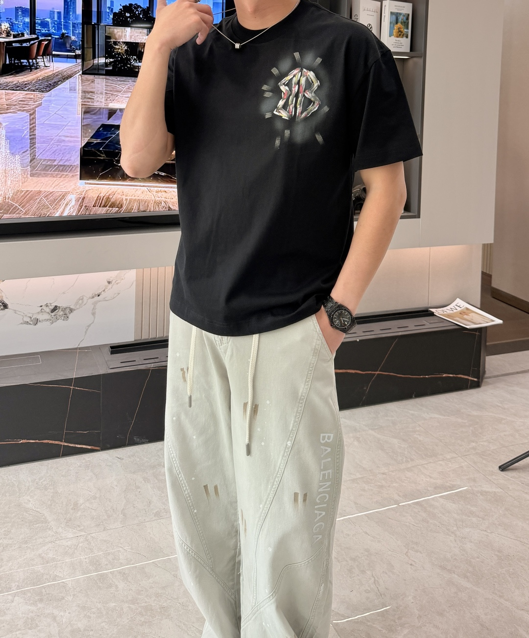 巴黎 2026春夏新款首发专柜最新款短袖圆领T恤 高端订制 设计前卫时尚！品牌logo重工艺设计 高端定