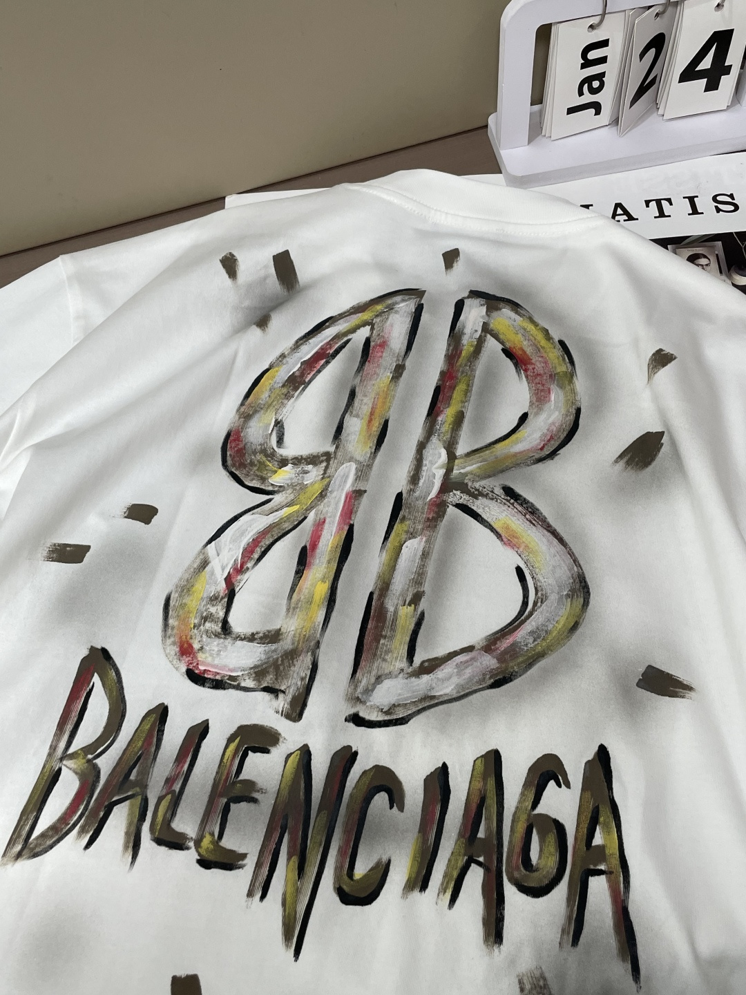 巴黎 2026春夏新款首发专柜最新款短袖圆领T恤 高端订制 设计前卫时尚！品牌logo重工艺设计 高端定